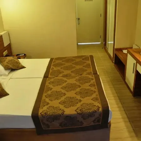 מלון Sun Beach Park Hotel