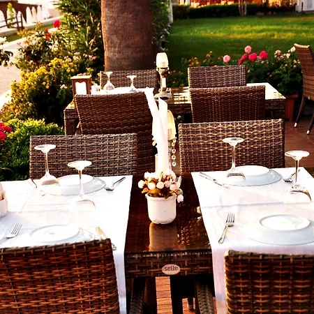 מלון Sun Beach Park Hotel סייד