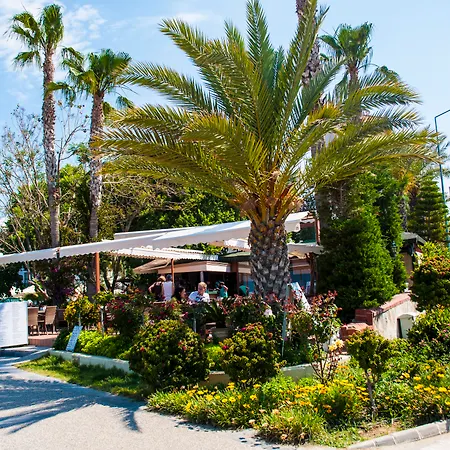 Sun Beach Park Hotel מלון