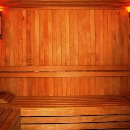 Sun Beach Park Hotel מלון