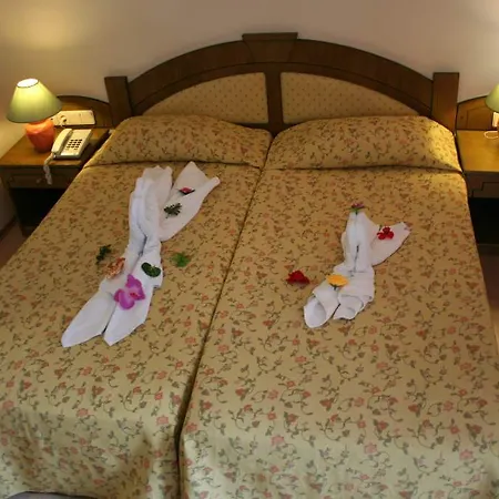 מלון Sun Beach Park Hotel 4*