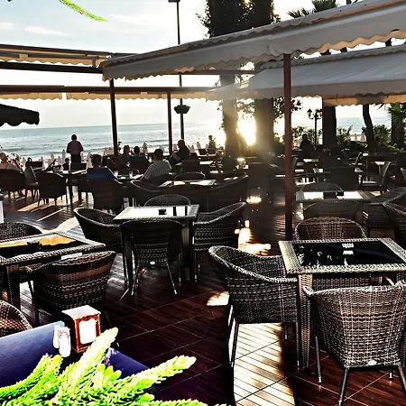 Sun Beach Park Hotel מלון