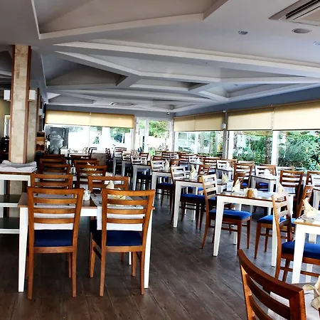 מלון Sun Beach Park Hotel סייד